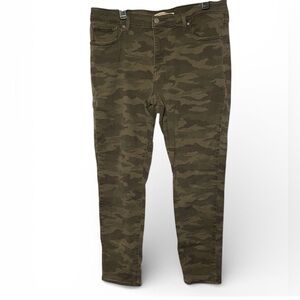 Levi’s Camouflage 311 Shaping Skinny NWOT 16W